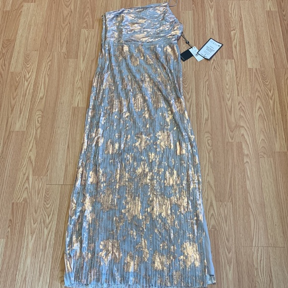ADRIANNA PAPELL Silver Multi Pleated Foil One Shoulder Dress - Picture 2 of 10
